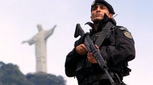 brasil-rio-policia-bope-tropa-elite-cerro-cora-upp-20130429-05-size-598